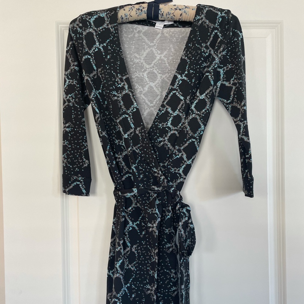 Classic Diane Von Furstenberg wrap dress, size 4